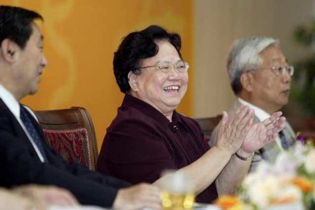 Redes sociales chinas critican política del hijo único tras muerte de la líder del control demográfico