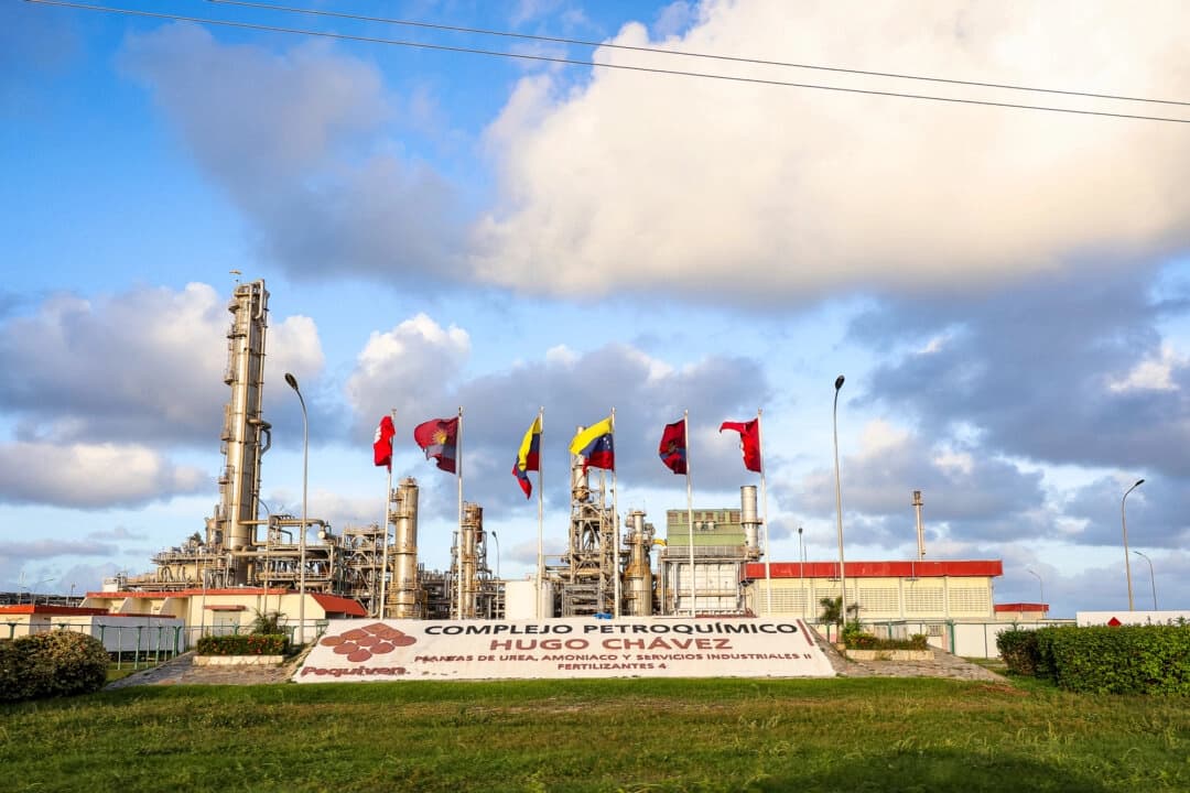 Las instalaciones petroquímicas Hugo Chávez de la refinería "El Palito" en Puerto Cabello, Venezuela, el 18 de diciembre de 2025. El presidente Donald Trump anunció el 16 de diciembre un bloqueo de todos los petroleros sancionados que entran y salen de Venezuela. (Jesús Vargas/Getty Images)