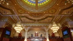 ¿Por qué el suicidio es un tema tabú en el discurso, pero está regulado en las políticas?