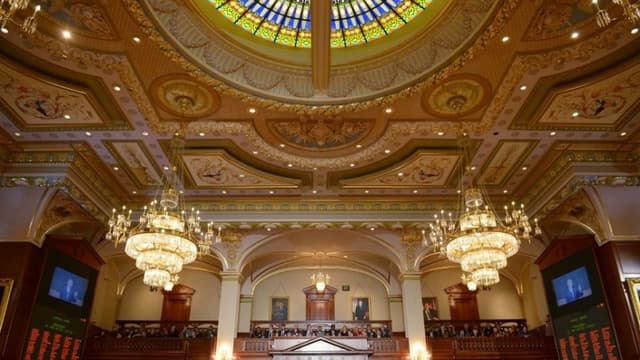 ¿Por qué el suicidio es un tema tabú en el discurso, pero está regulado en las políticas?