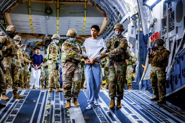 Venezolanos deportados buscan impugnar su expulsión en EE. UU.