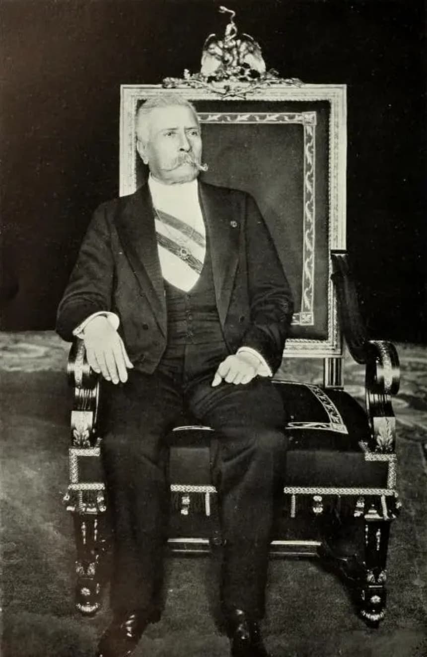 Porfirio Díaz con la banda presidencial, 1903. (Dominio público)