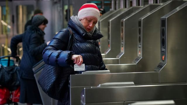 El metro de Nueva York finaliza el acceso con la tarjeta MetroCard y la sustituye con el pago por contacto