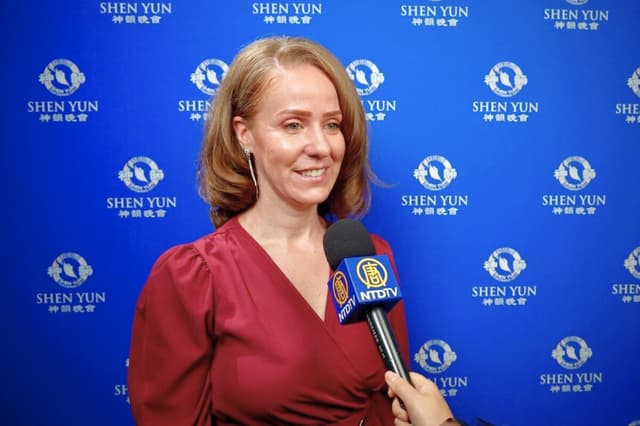 Aficionada al teatro celebra su cumpleaños con Shen Yun