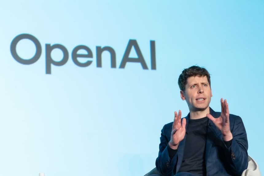 Sam Altman, director ejecutivo de Open AI, habla durante una charla con Masayoshi Son, director ejecutivo de SoftBank Group, en el evento "Transformando los negocios a través de la IA" en Tokio, Japón, el 3 de febrero de 2025. (Tomohiro Ohsumi/Getty Images)