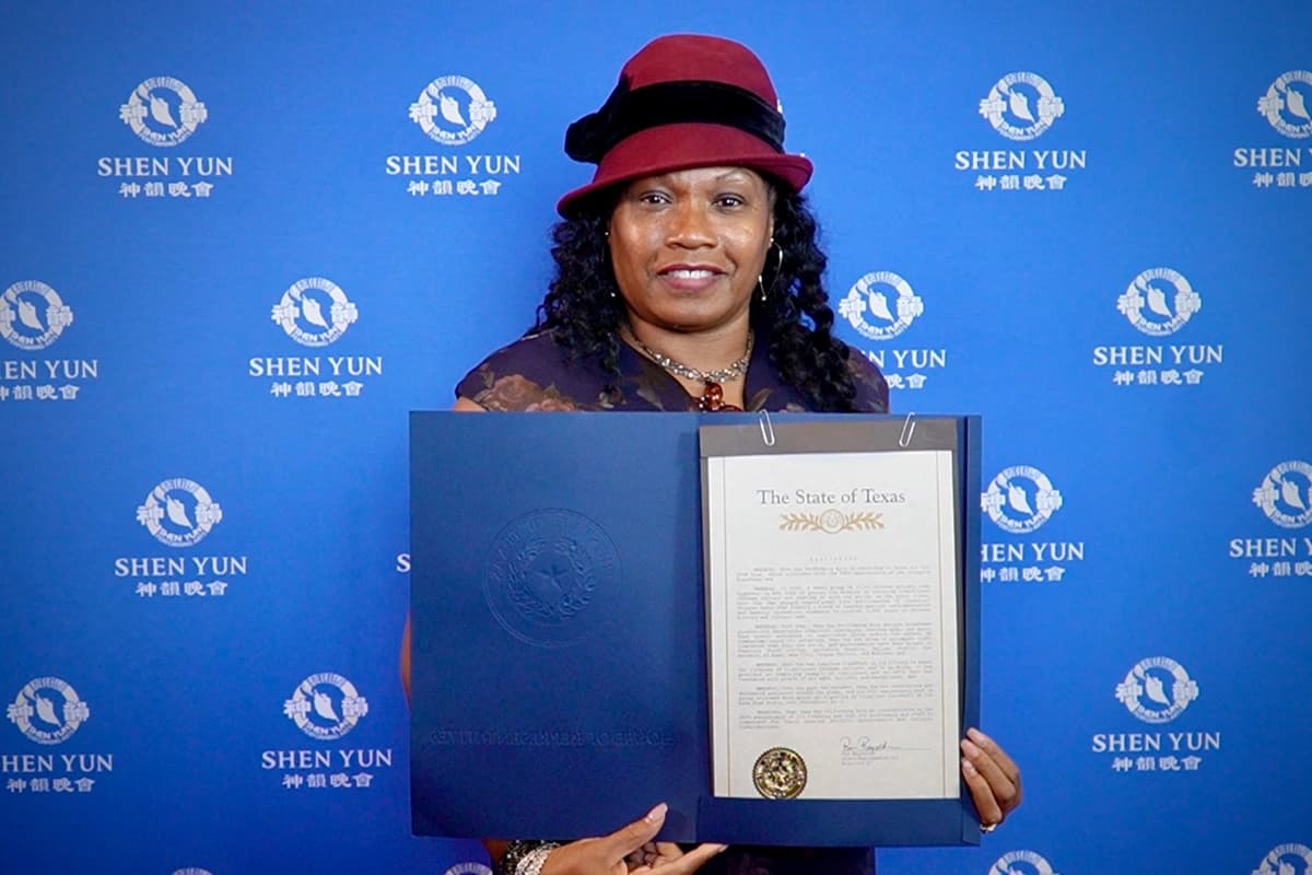 Rosalind Gary en la representación de Shen Yun Performing Arts en el Jones Hall for the Performing Arts el 28 de diciembre de 2025. NTD
