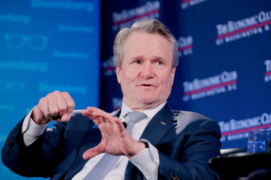 Brian Moynihan, presidente y director ejecutivo de Bank of America, habla con David Rubenstein, presidente del Club Económico de Washington, en un evento celebrado en el Ritz-Carlton el 25 de febrero de 2025 en Washington, DC. (Anna Moneymaker/Getty Images)