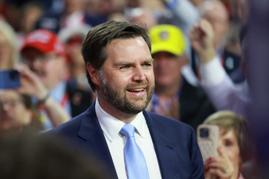 MILWAUKEE, WISCONSIN - 15 DE JULIO: El entonces candidato de Trump a la vicepresidencia, el senador estadounidense J.D. Vance (republicano por Ohio), llega el primer día de la Convención Nacional Republicana al Fiserv Forum el 15 de julio de 2024 en Milwaukee, Wisconsin.(Foto de Joe Raedle/Getty Images).