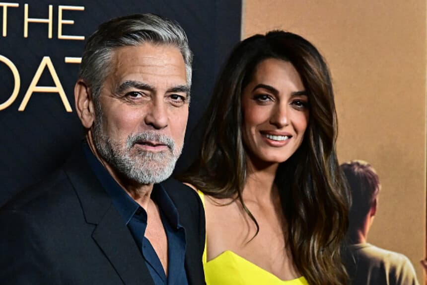 El actor estadounidense George Clooney y su esposa, la abogada libanesa-británica Amal Clooney. California, 11 de diciembre de 2023. (Foto de FREDERIC J. BROWN/AFP a través de Getty Images).
