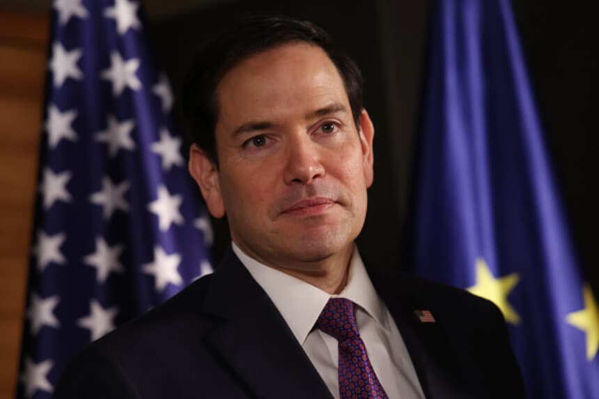 MÚNICH, ALEMANIA - 15 DE FEBRERO: El secretario de Estado de EE. UU., Marco Rubio, llega para reunirse con ministra de Asuntos Exteriores alemana, Annalena Baerbock, en la 61.ª Conferencia de Seguridad de Múnich, celebrada el 15 de febrero de 2025 en Múnich, Alemania. (Foto de Sean Gallup/Getty Images).