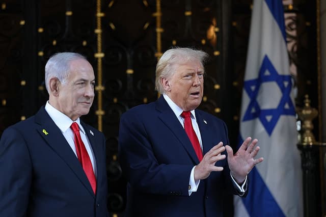 Trump dice que indulto a Netanyahu "podría llegar pronto", oficina de Herzog indica lo contrario