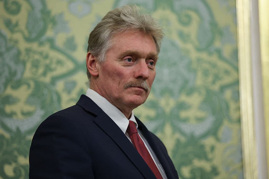 El portavoz del Kremlin Dmitry Peskov durante su reunión en el Kremlin, en Moscú, el 19 de noviembre de 2025. (Foto de Ramil Sitdikov / POOL / AFP) (Foto de RAMIL SITDIKOV/POOL/AFP a través de Getty Images)