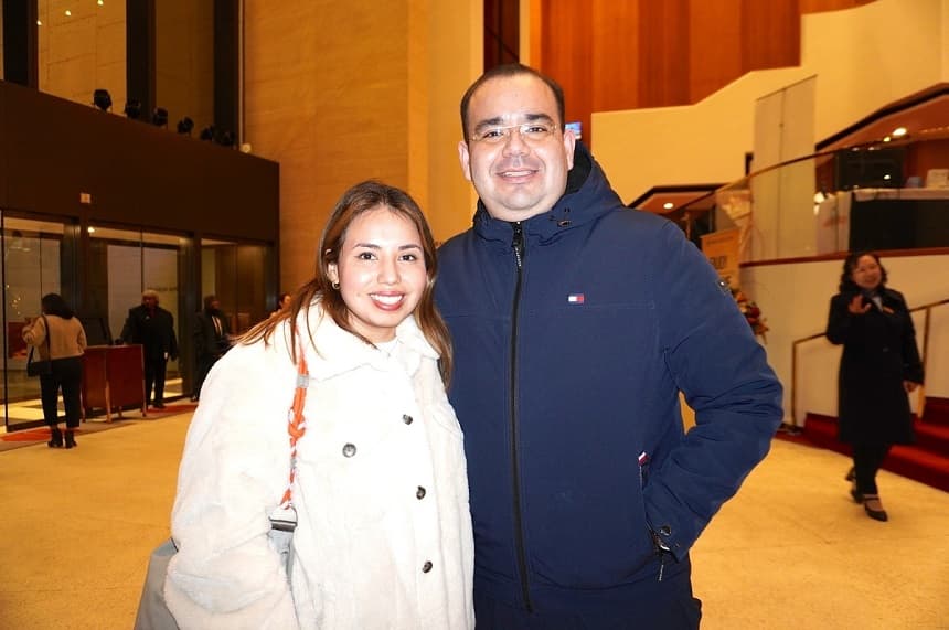 Imagen de Pareja mexicana expresa su alegría al ver Shen Yun en Houston