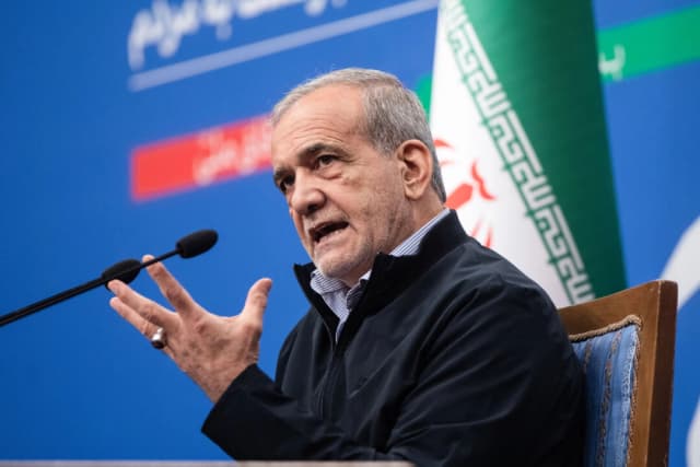 El presidente iraní, Masoud Pezeshkian, habla en Teherán, Irán, el 16 de septiembre de 2024. (Majid Saeedi/Getty Images)