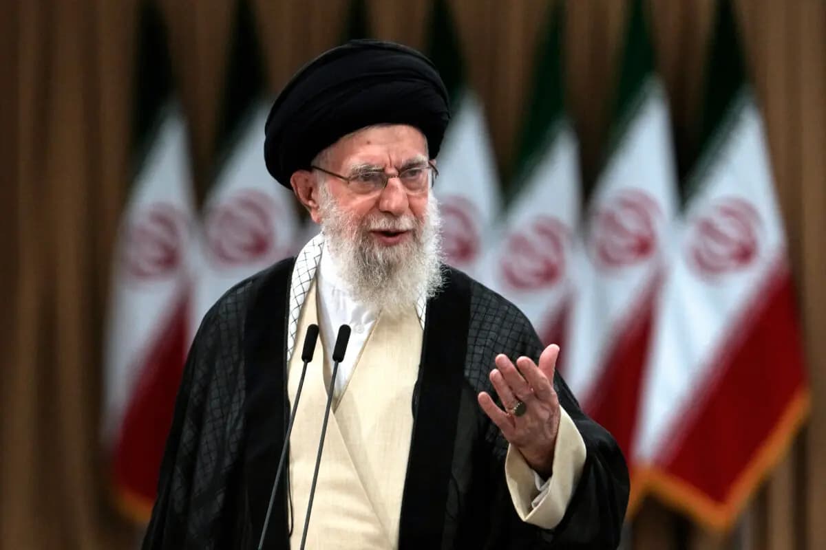 El líder iraní, el ayatolá Alí Jamenei, habla en Teherán el 5 de julio de 2024. (Vahid Salemi/AP Photo).
