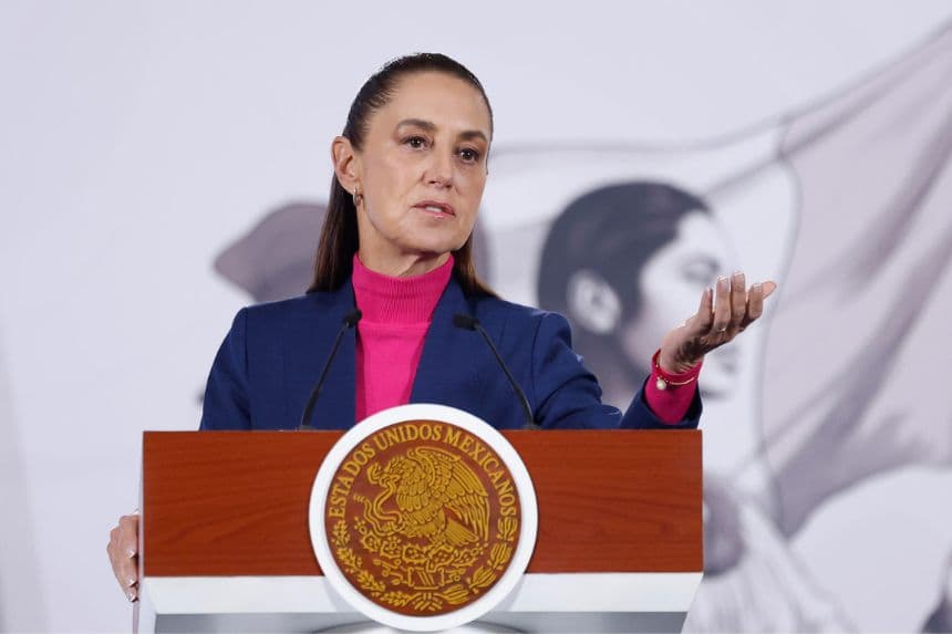 La presidenta de México, Claudia Sheinbaum, habla durante una rueda de prensa este 7 de enero, en el Palacio Nacional de Ciudad de México, México. (EFE/ Sáshenka Gutiérrez)
