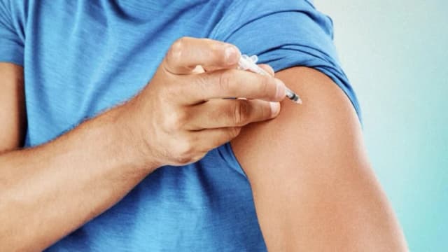 Jóvenes se inyectan péptidos cada vez más a pesar de los riesgos