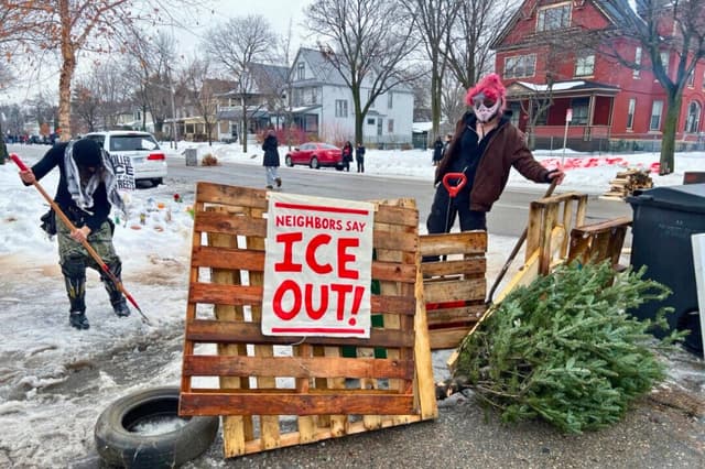Vecinos de Minneapolis usaron silbatos y bocinas para alertar sobre actividad de ICE antes del tiroteo