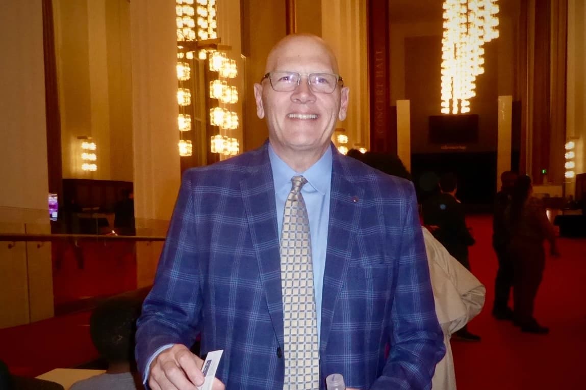 James Kuhlman, gerente de cuentas estratégicas, disfrutó de Shen Yun en el Trump Kennedy Center Opera House en Washington, D.C., el 9 de enero de 2026. (Frank Liang/The Epoch Times)