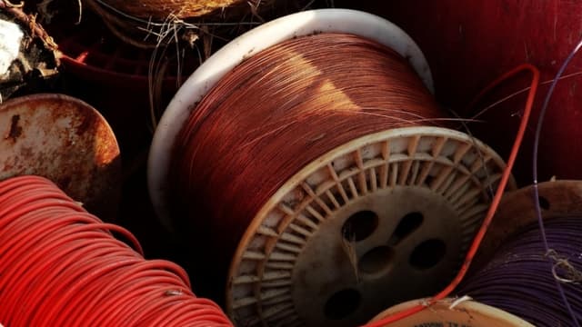 Ola de costosos robos de cobre amenaza la seguridad pública en EE. UU., según expertos