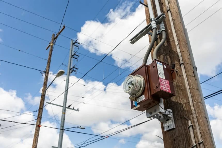Líneas eléctricas en Los Ángeles, el 4 de abril de 2024. (John Fredricks/The Epoch Times)