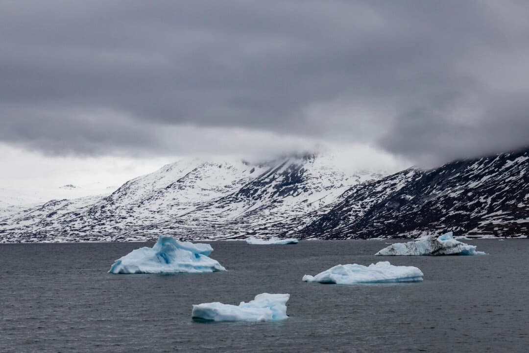El clima ártico rodea Groenlandia, vista el 4 de mayo de 2025. (John Fredricks/The Epoch Times)