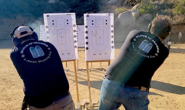 Ataques violentos están impulsando el rápido crecimiento de los clubes de armas para judíos