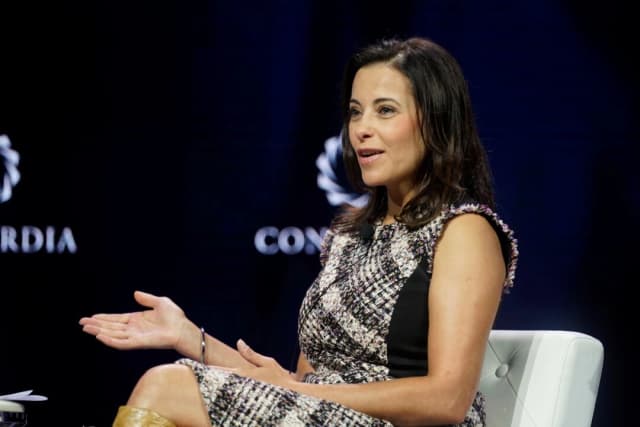 Meta nombra a Dina Powell McCormick, exasesora de Trump, como presidenta y vicepresidenta
