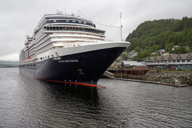 Un crucero de Holland America Line, en esta foto de archivo. (Dustin Safranek/Ketchikan Daily News vía AP)