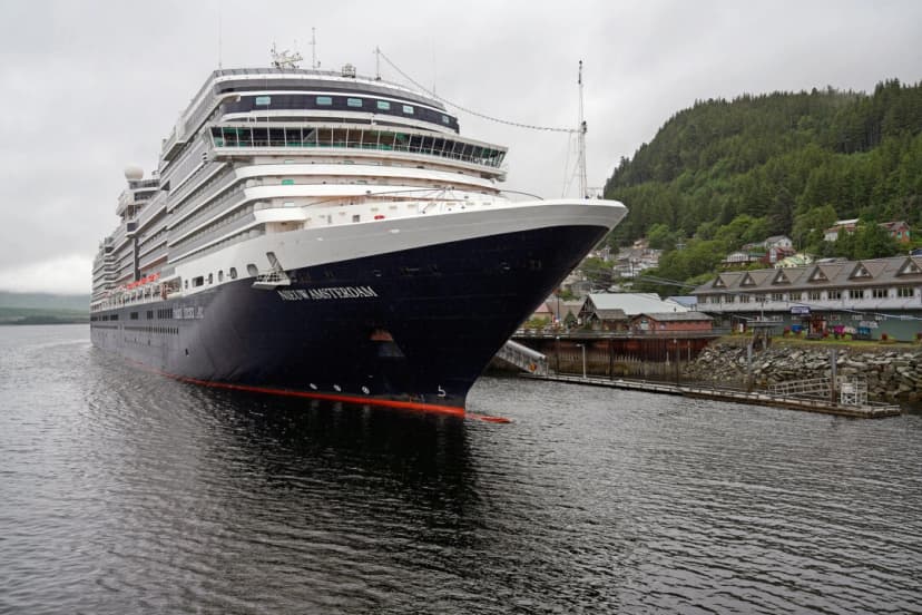 Un crucero de Holland America Line, en esta foto de archivo. (Dustin Safranek/Ketchikan Daily News vía AP)