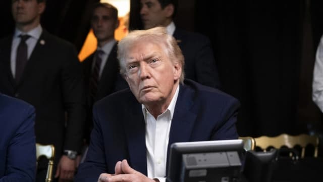 El presidente Donald Trump supervisa las operaciones militares estadounidenses en Venezuela desde su club Mar-a-Lago en Palm Beach, Florida, el 3 de enero de 2026. (Molly Riley/La Casa Blanca a través de Getty Images)