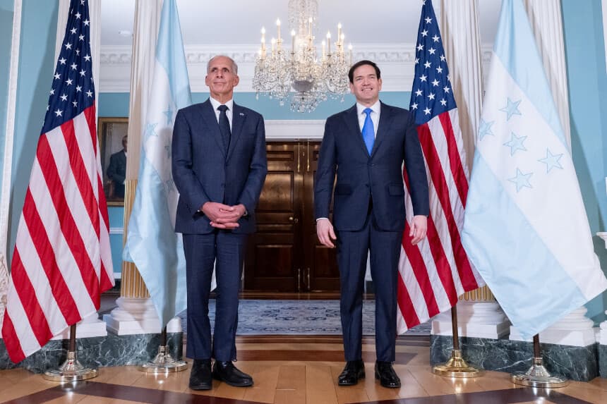 El secretario de Estado de EE. UU., Marco Rubio, se reúne con el presidente electo de Honduras, Nasry Asfura (izquierda), en el Departamento de Estado en Washington D. C., el 12 de enero de 2026. (SAUL LOEB / AFP a través de Getty Images)