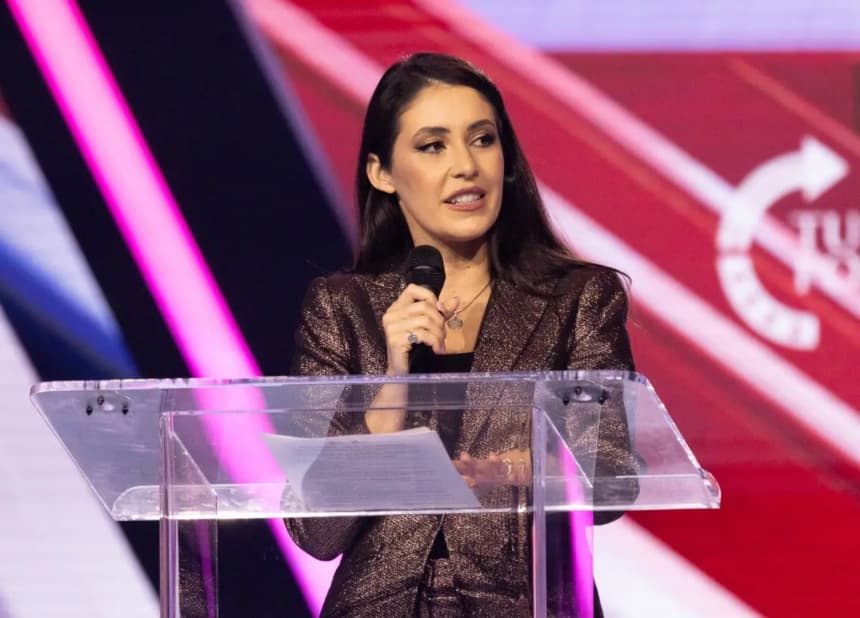 La representante Anna Paulina Luna (R-Fla.) habla en el America Fest de Turning Point USA, en Phoenix, el 20 de diciembre de 2025. (John Fredricks/The Epoch Times)