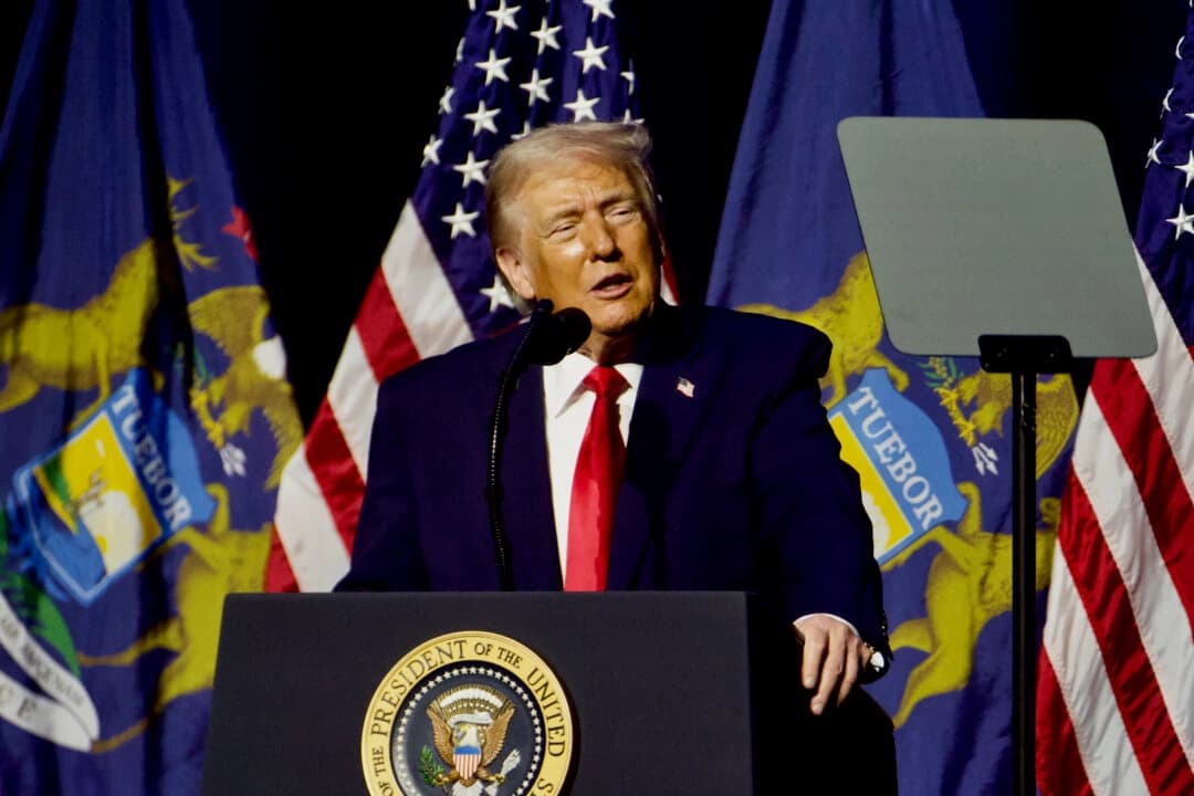 El presidente Donald Trump habla en el Club Económico de Detroit en el MotorCity Hotel and Casino de Detroit, Michigan, el 13 de enero de 2026. (Travis Gillmore/The Epoch Times)