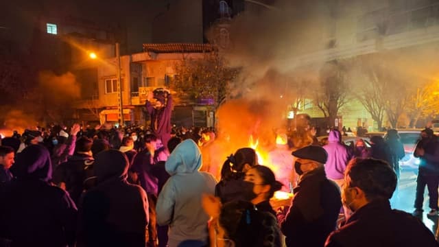Mientras aumentan las protestas en Irán, miles de personas mueren a manos del régimen