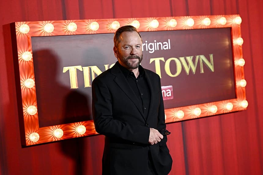 Kiefer Sutherland asiste al estreno mundial de "Tinsel Town" en el Vue Leicester Square el 27 de noviembre de 2025 en Londres, Inglaterra. (Gareth Cattermole/Getty Images)