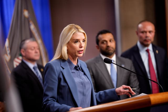 WASHINGTON, DC - DECEMBER 4: Attorney General Pam Bondi, accompanied by, FBI Director Kash Patel (2nd-R), FBI Deputy Director Dan Bongino (R), and FBI Washington Field Office Assistant Director in Charge Darren Cox (L), speaks during a news conference on an arrest of a suspect in the January 6th pipe bombing case at the Department of Justice on December 4, 2025 in Washington, DC. Federal agents have arrested a suspect they are charging with placing two pipe bombs, which never exploded, the night before the January 6th, 2021 U.S. Capitol attack. (Photo by Andrew Harnik/Getty Images)