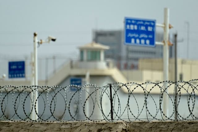 Una supuesta instalación de detención en la región noroccidental de Xinjiang, China, el 19 de julio de 2023. (Pedro Pardo/AFP vía Getty Images)
