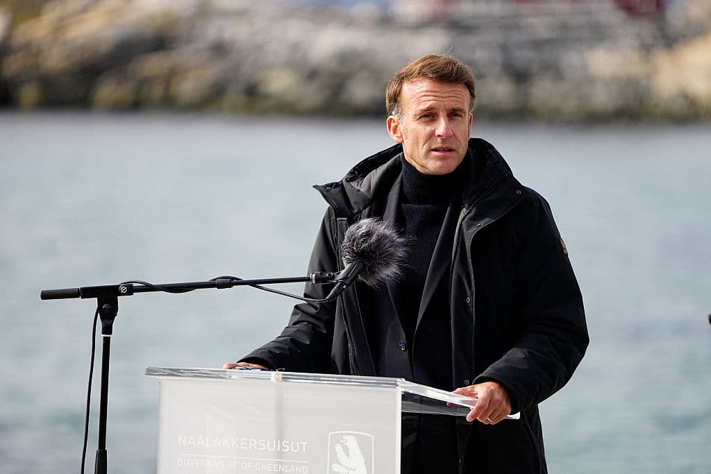 El presidente francés Emmanuel Macron asiste a una rueda de prensa conjunta con el primer ministro danés y el primer ministro de Groenlandia en Nuuk, Groenlandia, el 15 de junio de 2025. (Foto de Mads Claus Rasmussen / Ritzau Scanpix / AFP) / Dinamarca OUT (Foto de MADS CLAUS RASMUSSEN/Ritzau Scanpix/AFP a través de Getty Images)