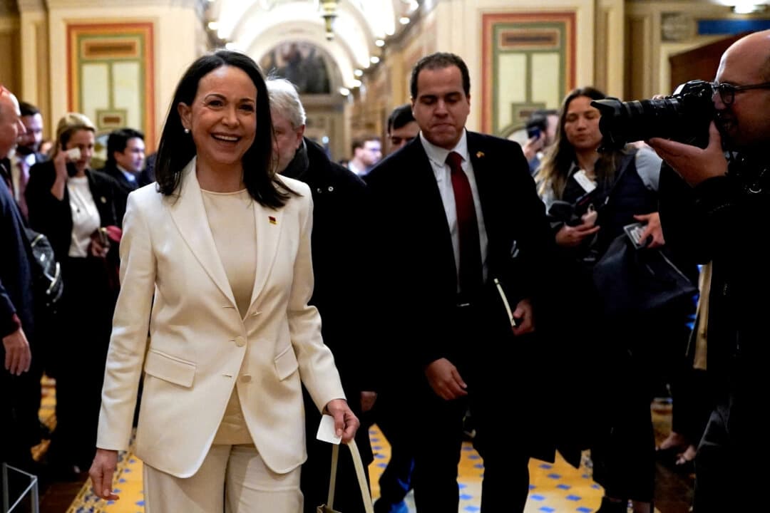 La líder opositora venezolana María Corina Machado llega al Capitolio de Estados Unidos para reunirse con senadores estadounidenses después de su reunión con el presidente estadounidense Donald Trump en la Casa Blanca el 15 de enero de 2026. (Elizabeth Frantz/Reuters)