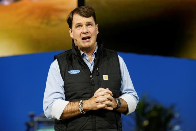 El director ejecutivo de Ford Motor Co., Jim Farley, habla durante la presentación del SUV Ford Bronco RTR en la jornada dedicada a los medios de comunicación previa al Salón del Automóvil de Detroit, celebrado en Detroit, Míchigan (EE. UU.), el 13 de enero de 2026. (REUTERS/Rebecca Cook)