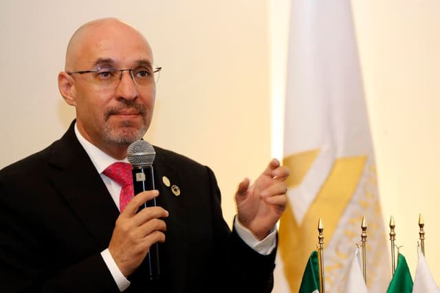 El presidente de la Concanaco Servytur, Octavio de la Torre, participa durante una conferencia de prensa en Ciudad de México, México. Imagen de archivo. (EFE/ Mario Guzmán)
