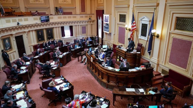 Asamblea de Virginia controlada por los demócratas aprueba enmienda para redistribución de distritos