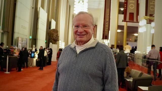 "No se puede reprimir el espíritu humano": un cirujano queda impresionado por los bailarines de Shen Yun