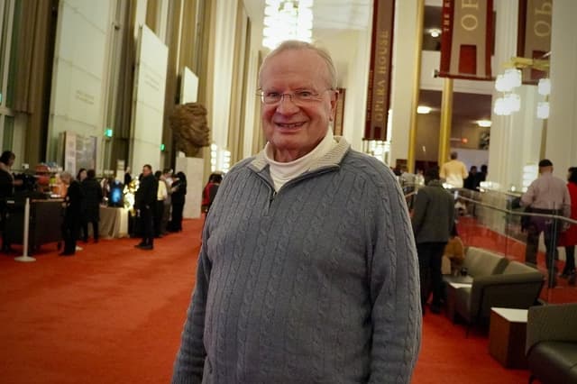 "No se puede reprimir el espíritu humano": un cirujano queda impresionado por los bailarines de Shen Yun