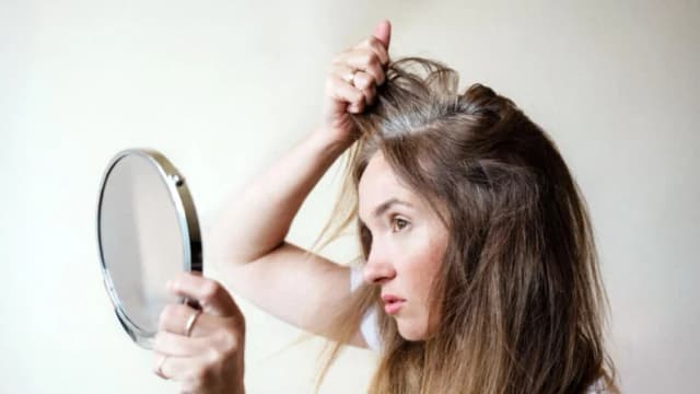 ¿Canas? Pruebe este masaje capilar de 1 minuto al día