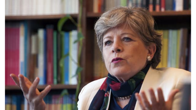 Alicia Bárcena, habla durante una entrevista en Santiago, el 26 de enero de 2015. (VLADIMIR RODAS/AFP a través de Getty Images)