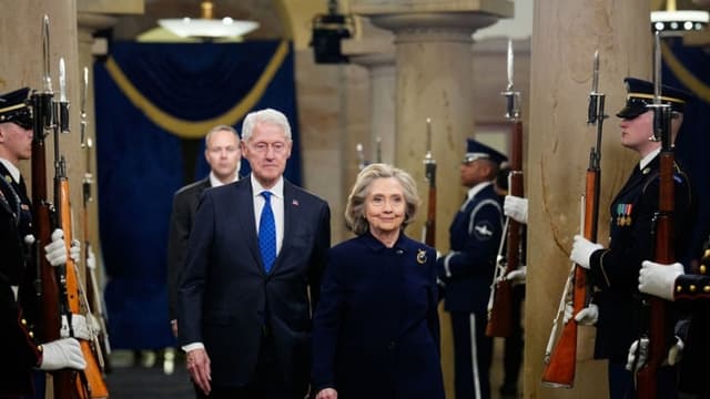 Legisladores estadounidenses votan acusar de desacato a los Clinton en investigación de Jeffrey Epstein