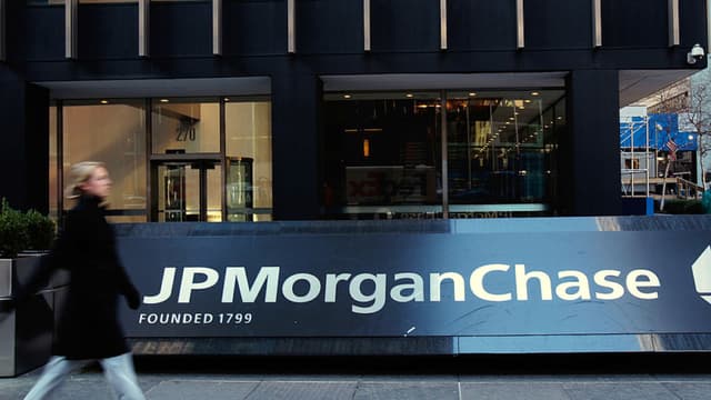 Trump demanda a JPMorgan Chase por excluirlo del banco