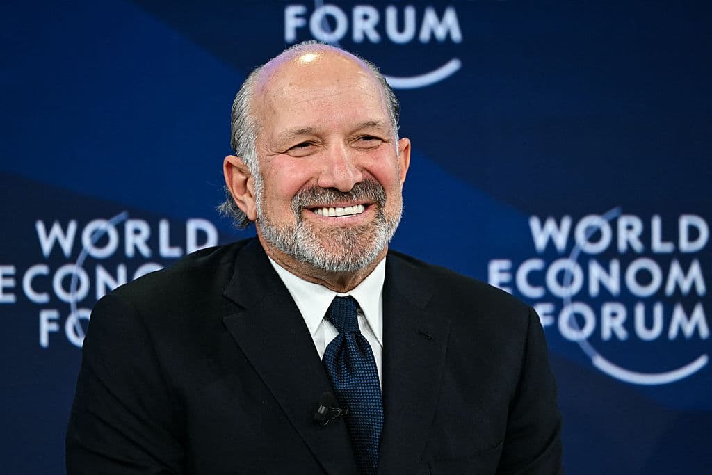 El secretario de Comercio de EE. UU., Howard Lutnick, habla durante la reunión anual del Foro Económico Mundial (FEM) en Davos el 20 de enero de 2026. El Foro Económico Mundial se celebra en Davos del 19 al 23 de enero de 2026. (Foto de Fabrice COFFRINI / AFP a través de Getty Images)